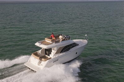 CARVER C34 MOTOR YACHTS